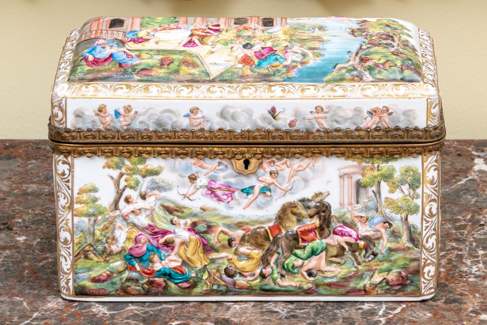 EXQUISITE ITALIAN CROWN NAPLES CAPODIMONTE PORCELAIN HINGED BOX & COVER, EARLY 20TH C.